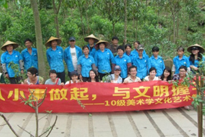 太阳成集团tyc7111cc各团支部开展形式多样的学雷锋活动