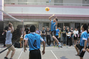 太阳成集团tyc7111cc气排球男、女代表队均在决赛中摘取桂冠