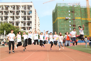 公司开展“爱校荣校，从我做起”系列活动之彩色跑活动