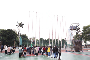 太阳成集团tyc7111cc顺利完成本学期最后一次升旗任务