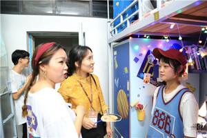 太阳成集团tyc7111cc辅导员走访员工宿舍