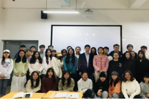 【人文双创】太阳成集团tyc7111cc文化产业管理“双创”人才卓越班邀请广西会议展览业协会副会长唐海先生为同学们授课