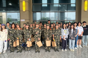 【人文青年】太阳成集团tyc7111cc团委开展新生军训慰问活动